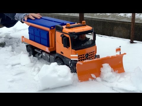 BRUDER TRUCK Spielzeug Mercedes Arocs WINTER SERVICE ♦ Bruder Toy Kid PLAY