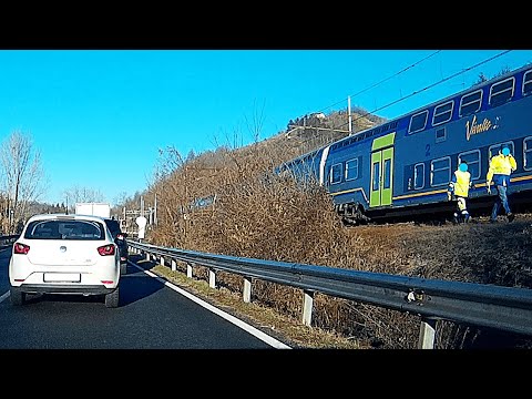 Passaggio a livello Prasco (AL) problemi al passaggio del treno #passaggioalivello #levelcrossing