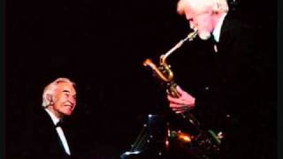 Gerry Mulligan and Dave Brubeck -- Santa Claus is Coming to Town