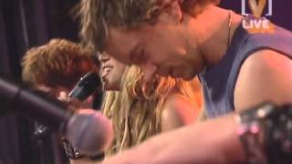 Shakira - Underneath Your Clothes (Acoustic) - Live at WhatUWant