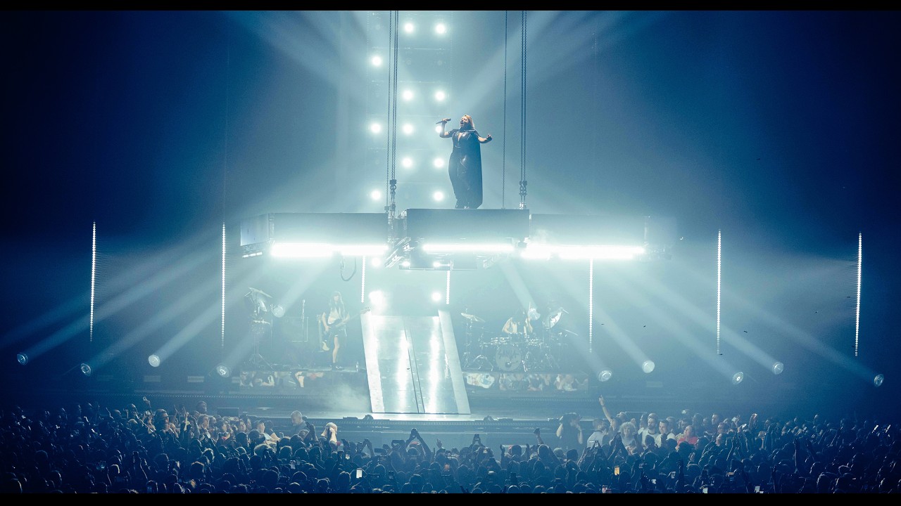 Miniature de la vidéo SANTA - Vivre pour le meilleur - Live à Bruxelles (Clip Officiel) du film Santa : Le concert au cinéma