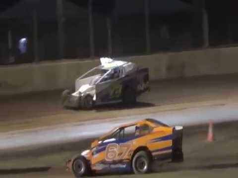 V8 Dirt Modifieds - Final - Maryborough Speedway - 31/5/2014