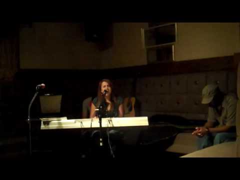 Elle Vee performing "WAIT FOR FATE"