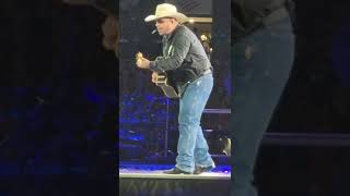 Garth Brooks "Wrapped up in you" Acoustic - Charlotte, NC