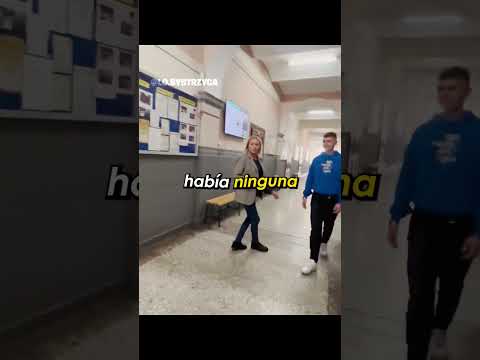 Este profesor intentó separar una pelea, pero fue una sorpresa ❤️ #shorts