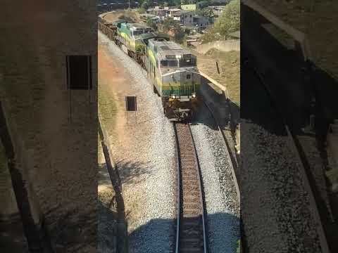o trem de carga está passando Itabira Minas gerais