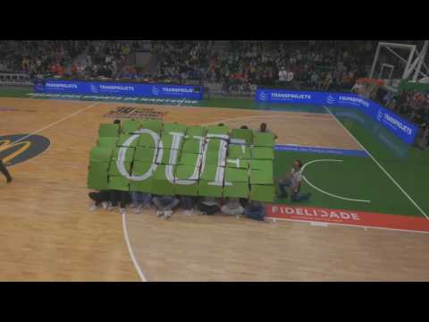 Tifo Semaine de Ouf 10 pendant le match Nanterre 92 VS Monaco