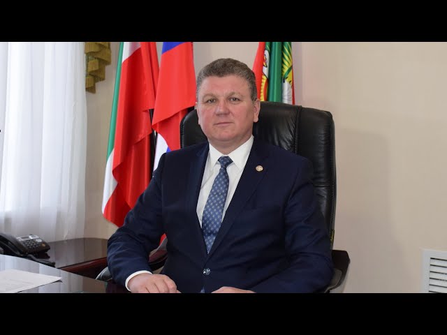 Алмаз Ахметшин поздравил нурлатцев с Днём России