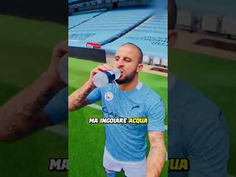 Ronaldo non ingoia mai l'acqua in partita. Il motivo è geniale. 💧 #ronaldo #calcio #shorts