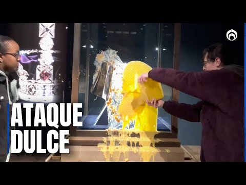 Manifestantes lanzan natillas a la exhibición de las Joyas de la Corona en Londres