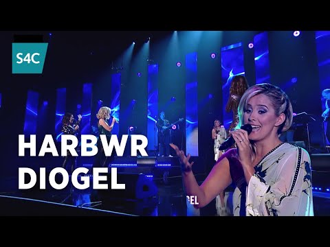 Elin Fflur ac Eden - Harbwr Diogel | S4C