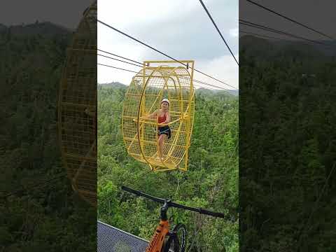 Primeira vez andando na roda de hamster (Danao Adventure Park - Bohol)