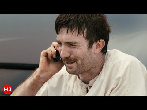 Wikus runs to District 9 to hide - District 9 in 1080p