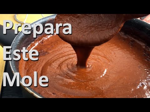 Así se Hace el Famoso Mole Poblano en México, y TÚ lo puedes hacer en Casa