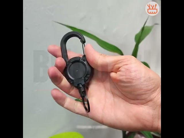 Vídeo relacionado con Fhlbestyu 2/4 PCS llaveros Extensibles Retráctil, Cordón Extensible JoJo con cuerda de acero extensible de 60 cm, Llavero Retráctil, Mosquetón para Soporte de Tarjeta ID