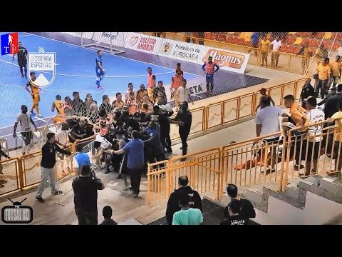 Pancadaria causada por torcedores do Corinthians interrompe partida da Liga Paulista