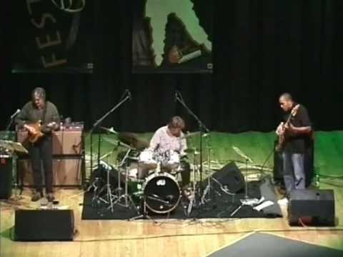 Allan Holdsworth Trio - Italy 2003 Part 1