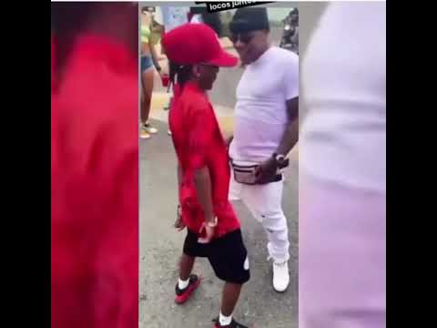 Yomel el meloso baila su música tirándole a rochy 🔥🔥🔥