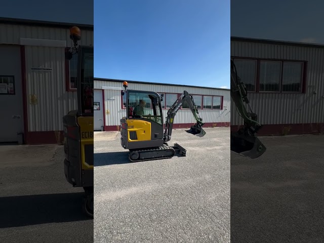 1536021 Grävmaskin med 3 skopor och tjälkrok - Volvo EC18E - 2022