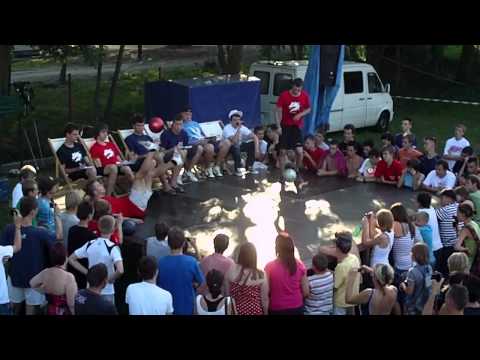 Paweł Skóra vs Szymon Skalski- Puchar Polski Freestyle Football Żerków 2011 FINAŁ