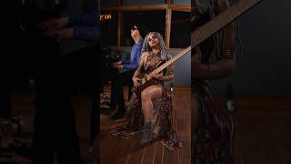 Download lagu Mohini Dey Bass Solo On Five Steps On The Sun By Darwin mp3