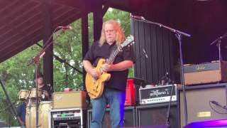 Warren Haynes pays tribute to Gregg allman-Gov't Mule-Traveling Tune