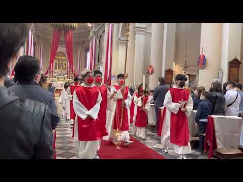 Entrance to start the Holy Mass