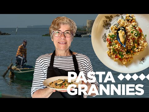 Delicious 'fregula' pasta with mussels from Sardinia! | Pasta Grannies