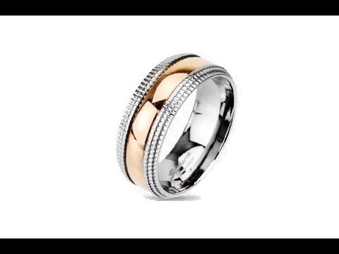 Biżuteria - Tytanowy pierścionek z ozdobnymi brzegami i pozłacanym środkiem