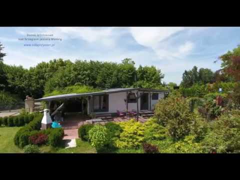 Domki letniskowe nad brzegiem jeziora Mamry