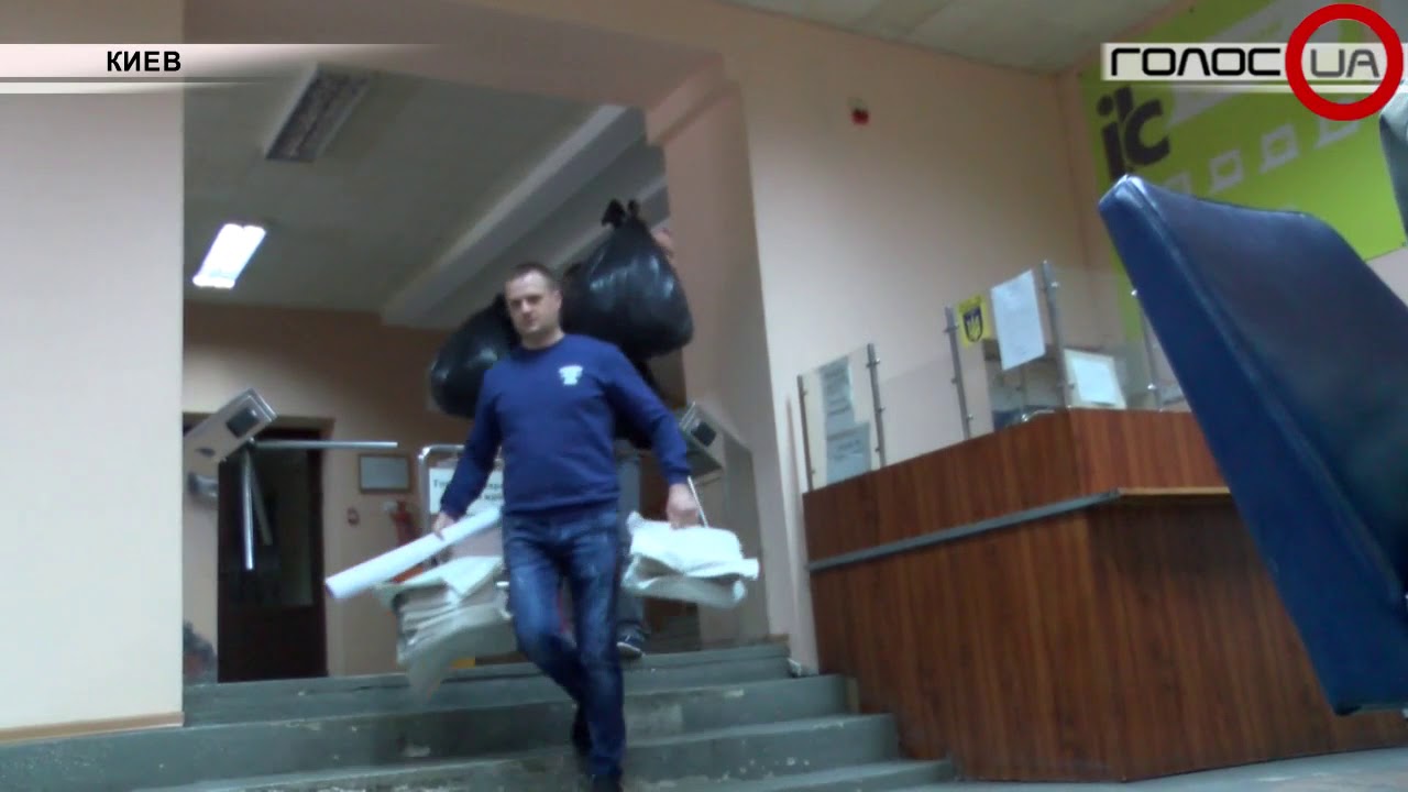 Накануне Дня Победы СБУ ворвалась в офис Компартии Украины