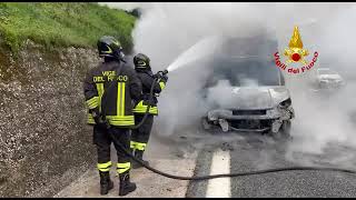 furgone-in-fiamme-sull-a16-vigili-in-azione-all-altezza-di-monteforte-irpino