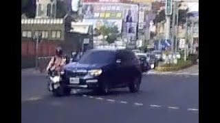 【車禍影片】 機車與自小客擦撞（2022.11.21 新北市三重區三和路四段與永安北路一段路口 