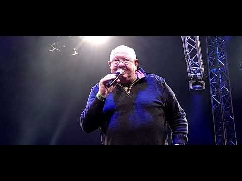 Henk Wijngaard met de Hitmedley op het Mega Piraten Festijn