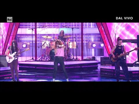 Cherry Bombs cantano  "Il Mare Impetuoso Al Tramonto..." - The Band 22/04/2022