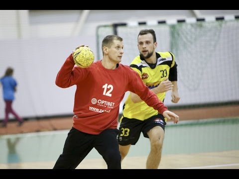 Handball goalkeeper passes for Kempa goal