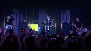 5sos playing Unpredictable beginning &amp; Michael talking in Nashville at the Cannery Ballroom 4/18/18