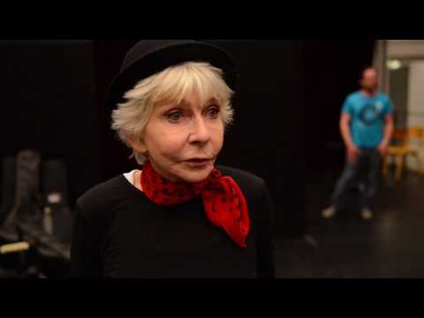 download lagu mp3 mp4 Dolores Schmidinger Alter, download lagu Dolores Schmidinger Alter gratis, unduh video klip Dolores Schmidinger Alter