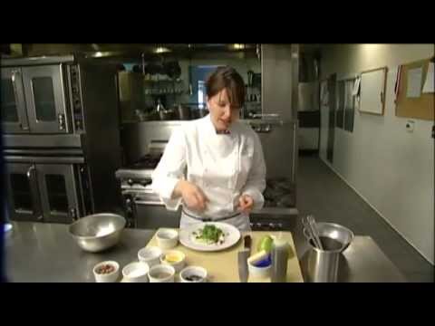 Very simple pear and arugula salad recipe with candied walnuts