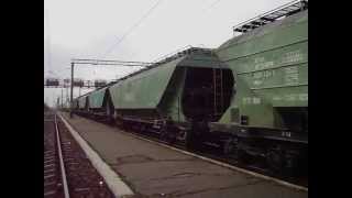 preview picture of video 'Tren de marfa al operatorului CFR Marfa trece prin Faurei in directia Fetesti, 16.11.2012'