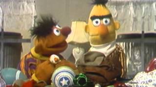 Sesame Street: Ernie's Quick Clean Up