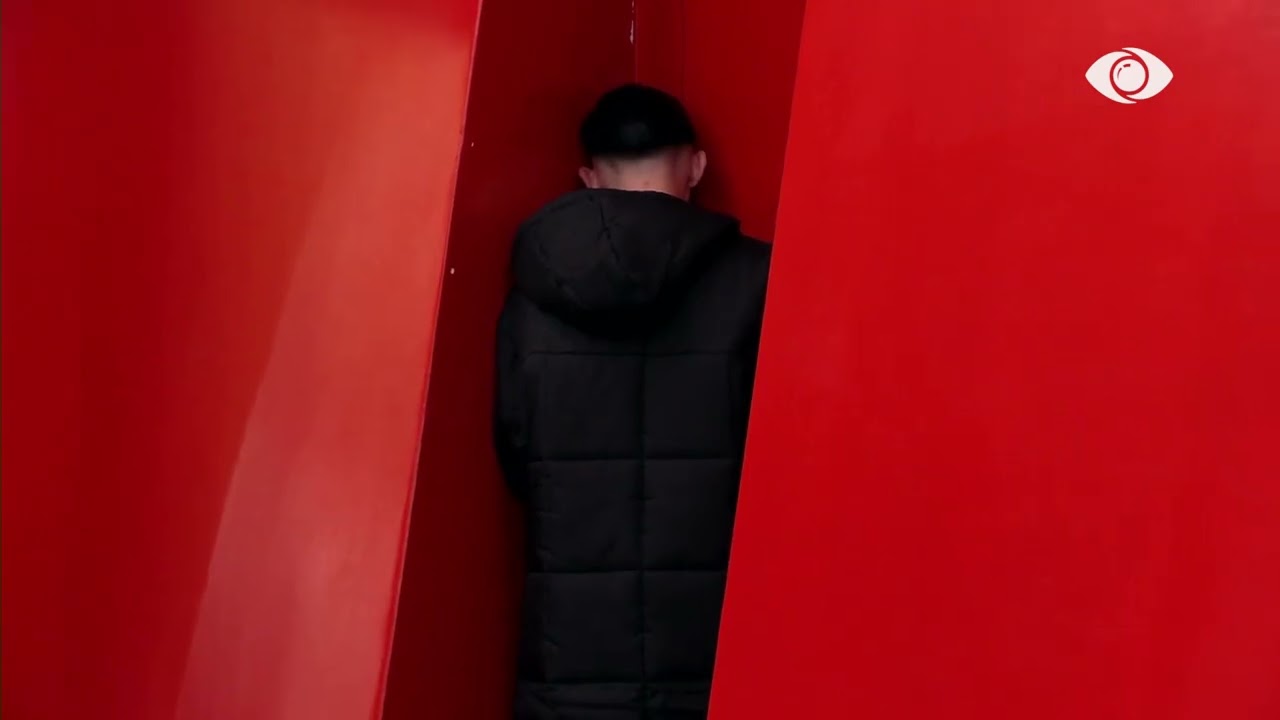 Miri është mërzitur shumë/ Mateo bisedon me Kristin përmes derës