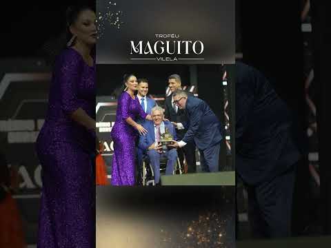 Wander Saraiva, prefeito reeleito de Abadia de Goiás, recebeu p Trofeu Maguito Vilela