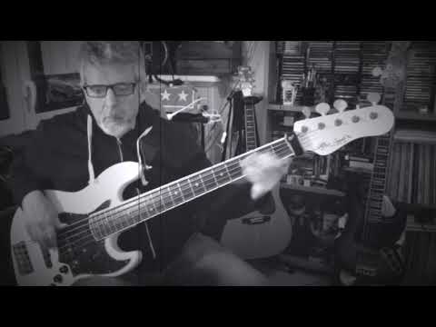 Ma quale idea  by Pino D'Angio' ( bass cover ) with Alleva Coppolo lg 5 supreme