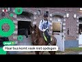Yasmine gaat met haar paard naar school