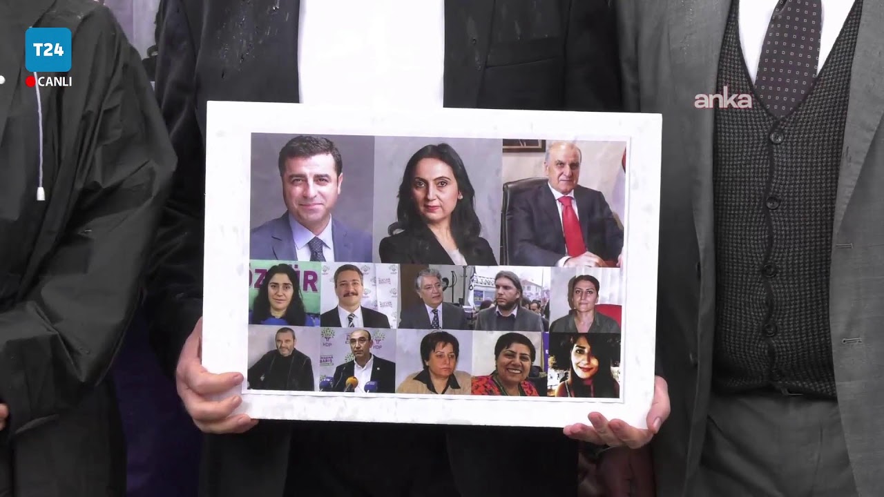 DEM Parti Grup Başkanvekilleri ve milletvekilleri Adalet Bakanlığı önünde açıklama yapıyor