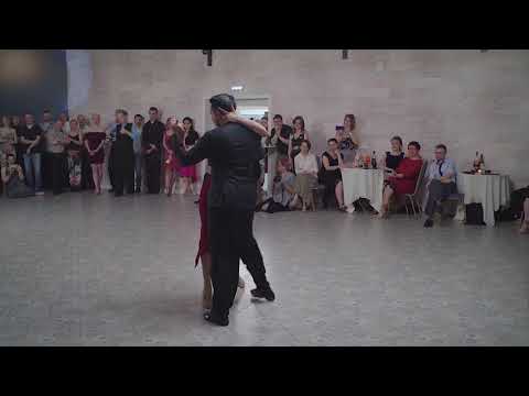 Clarisa Aragón y Jonathan Saavedra 3 Turn Up www.reginatangoshoes.com