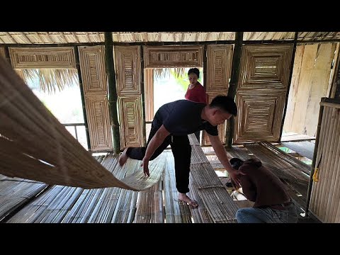 Duyen and her mother decided to repair the floor, but unfortunately, she fell.
