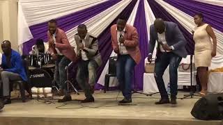 Download lagu Amaqhaw' ezulu - ngzozicashela mp3 Download lagu Amaqhaw' ezulu - ngzozicashela mp3