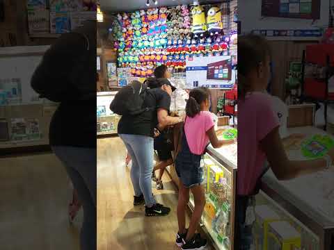 Choosing arcade prizes funny